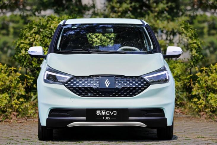 易至EV3车灯