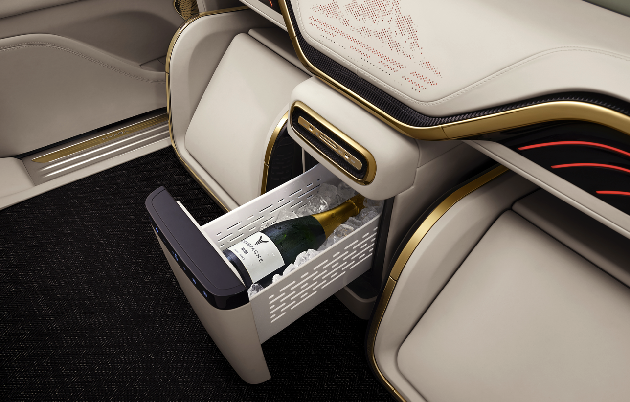 岚图梦想家四座前排冰箱+RGB+小